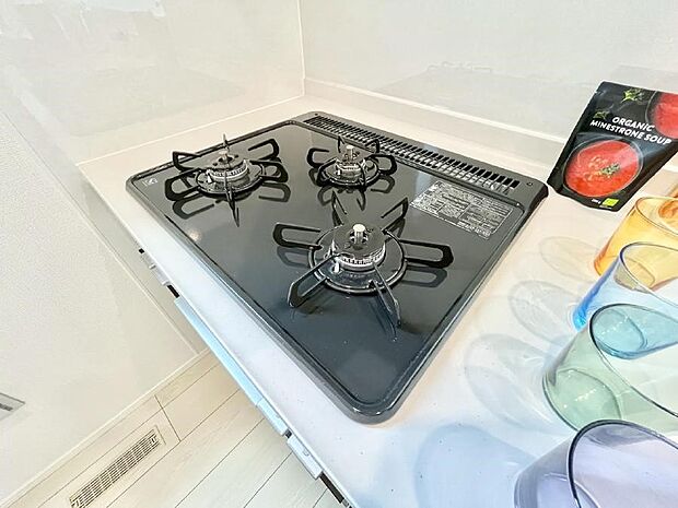 【その他設備(Siセンサーコンロ)】ガスコンロはSiセンサー搭載。火力調節や焦げ付き・消し忘れも防いでくれます。