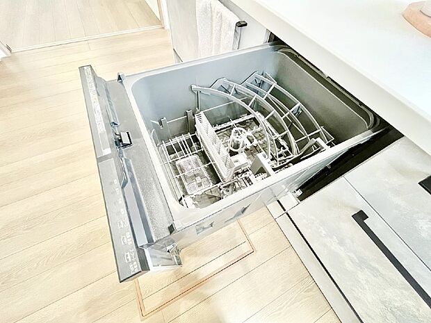 【その他設備(食洗機)】◆１号棟◆面倒なお片づけは食洗機にお任せ！家事の負担が減って、時間にも気持ちにもゆとりができます。