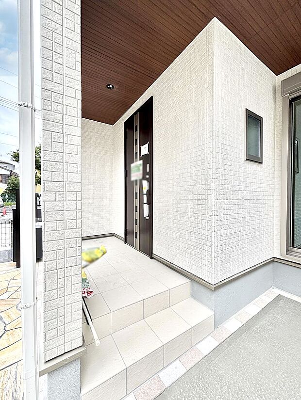 【玄関】大切な家族、来客を出迎える玄関。