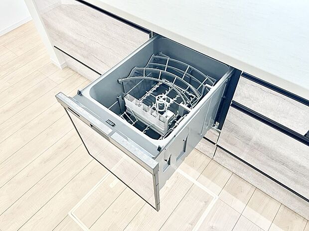 【その他設備(食洗機)】面倒なお片づけは食洗機にお任せ！家事の負担が減って、時間にも気持ちにもゆとりができます。
