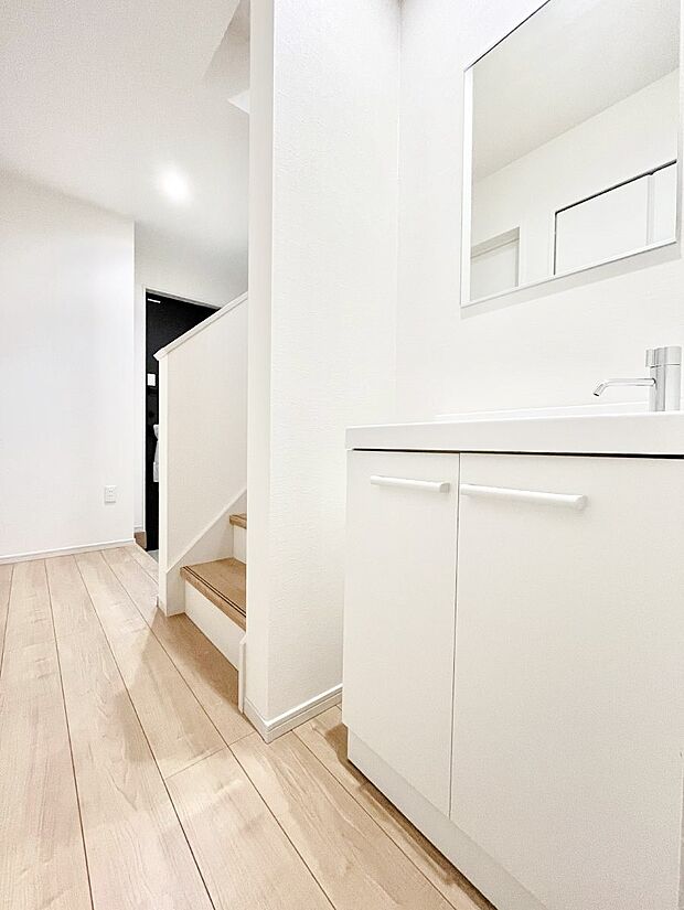 【その他設備(セカンド洗面台)】玄関ホールにセカンド洗面台を設置  