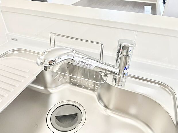 【その他設備(浄水器)】◆５号棟◆いつでも清潔なおいしいお水を。一つの水栓で水道水と浄水を使い分け。