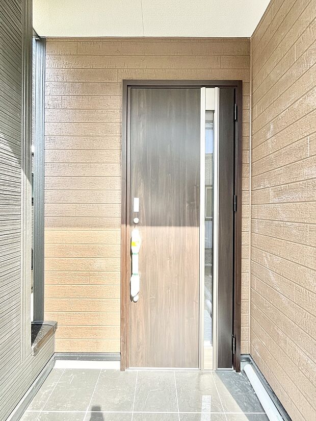 【玄関】大切な家族、来客を出迎える玄関。