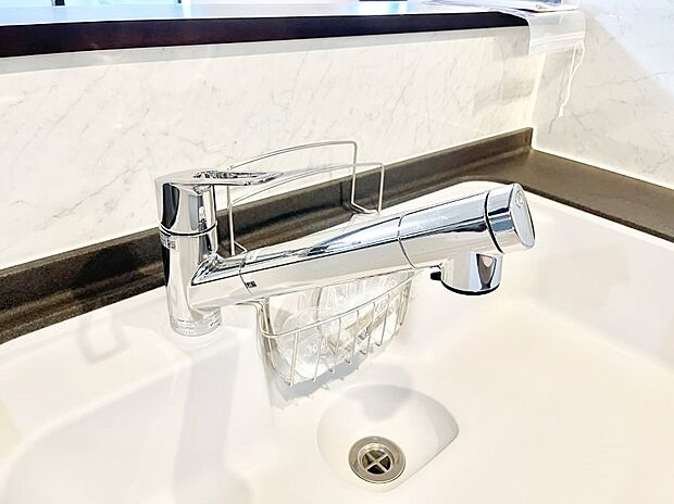 【その他設備(蛇口一体型浄水器)】いつでも清潔なおいしいお水を。一つの水栓で水道水と浄水を使い分け。