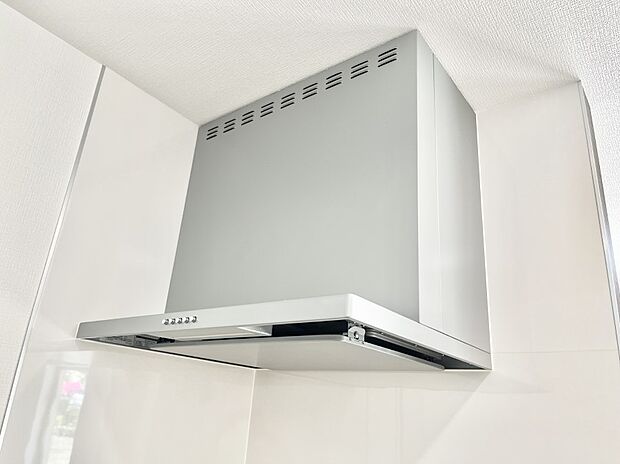 【冷暖房・空調設備(レンジフード)】フラットタイプのレンジフード、お手入れがしやすいですね！ 