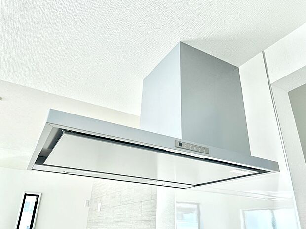 【その他設備(レンジフード)】◆１号棟◆基本的なお手入れはフィルターのみ！お手入れのしやすさも魅力です。