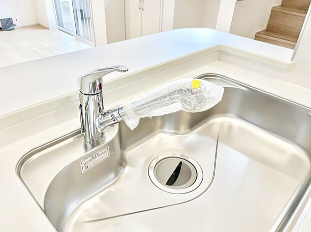 【その他設備(浄水器)】いつでも清潔なおいしいお水を。一つの水栓で水道水と浄水を使い分け。