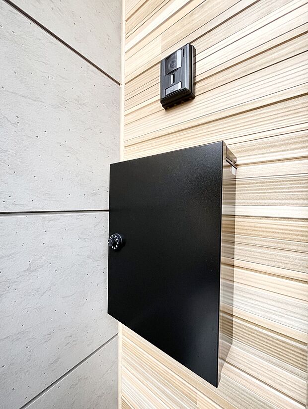 【その他現地】◆３号棟◆シンプルデザインのポスト。