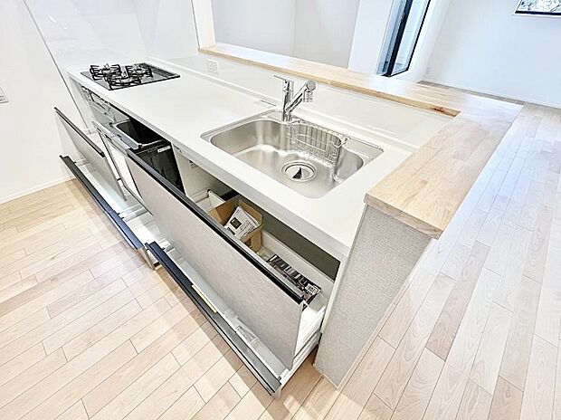 【その他設備(食洗機)】◆１号棟◆面倒なお片づけは食洗機にお任せ！家事の負担が減って、時間にも気持ちにもゆとりができます。