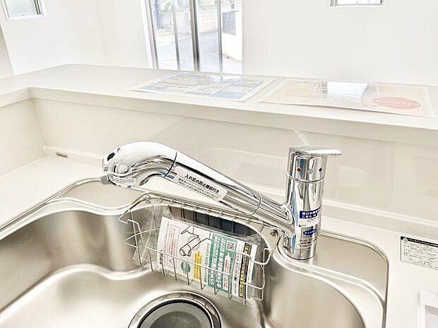 【その他設備(蛇口一体型浄水器)】いつでも清潔なおいしいお水を。一つの水栓で水道水と浄水を使い分け。