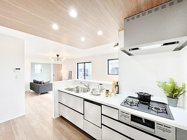 【ダイニングキッチン】カウンター越しにお話しをしながら毎日のお料理をもっと楽しく