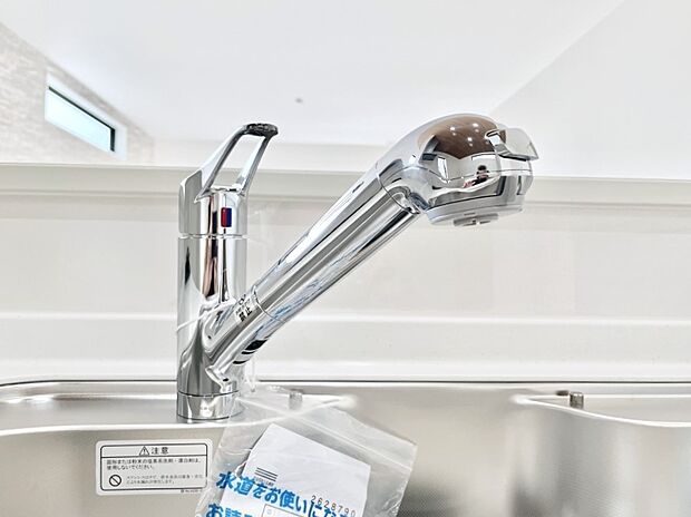 【その他設備(浄水器)】いつでも清潔なおいしいお水を。一つの水栓で水道水と浄水を使い分け。