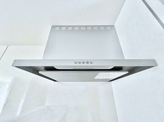 【その他設備(レンジフード)】◆３号棟◆基本的なお手入れはフィルターのみ！お手入れのしやすさも魅力です。