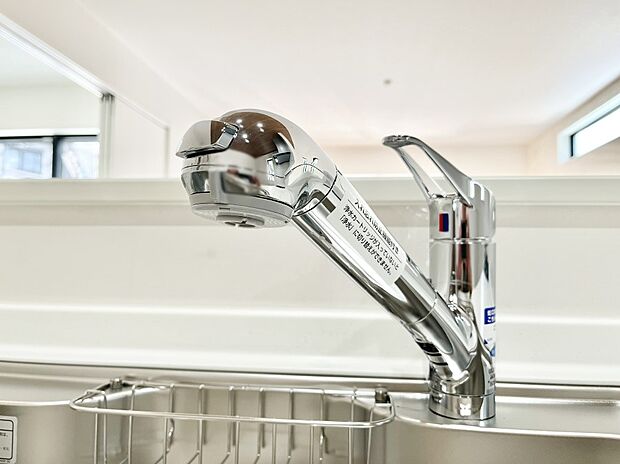 【その他設備(浄水器)】いつでも清潔なおいしいお水を。一つの水栓で水道水と浄水を使い分け。