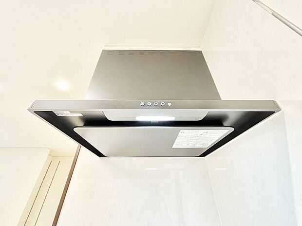 【その他設備(レンジフード)】◆27号棟◆基本的なお手入れはフィルターのみ!お手入れのしやすさも魅力です。