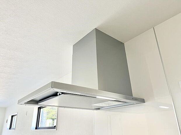 【冷暖房・空調設備(レンジフード)】フラットタイプのレンジフード、お手入れがしやすいですね！