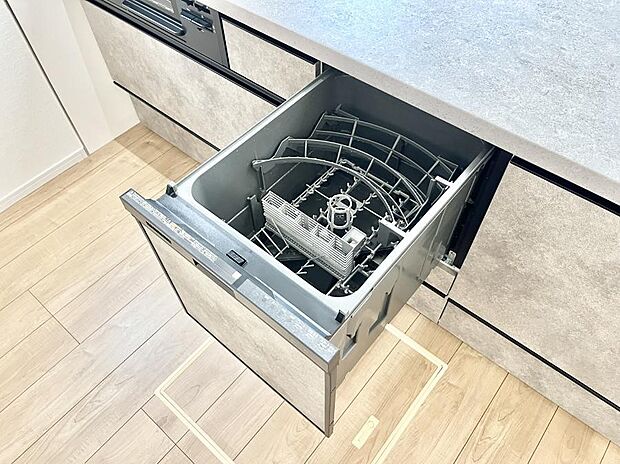 【その他設備(食洗機)】面倒なお片づけは食洗機にお任せ！家事の負担が減って、時間にも気持ちにもゆとりができます。