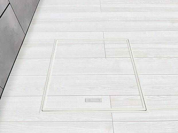 【その他設備(床下収納)】◆１号棟◆床下収納付き！日用品・非常用品の収納にも大活躍。