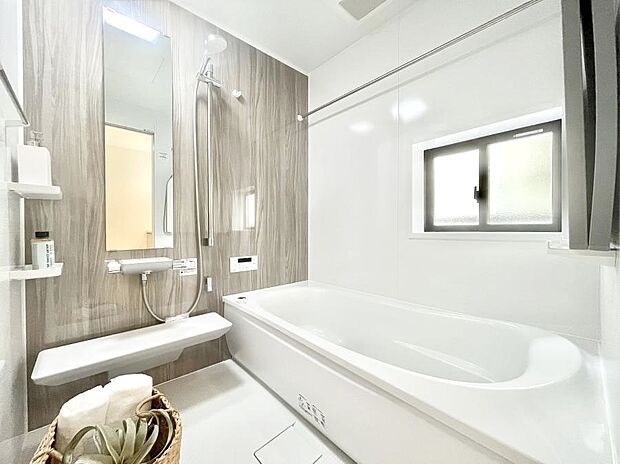 【浴室】落ち着いた雰囲気でゆっくりお寛ぎいただけるバスルーム