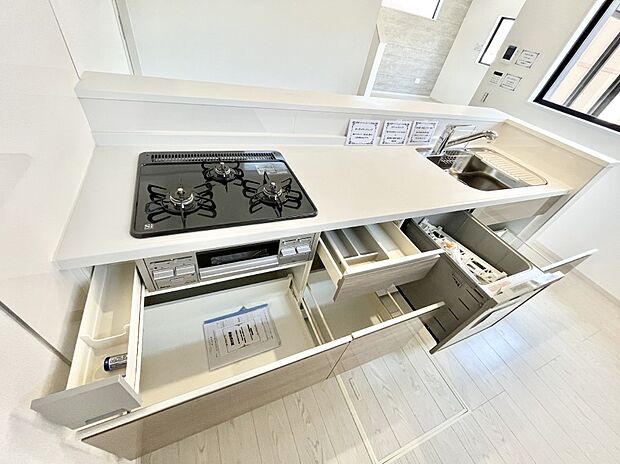 【その他設備(スライド収納)】使いやすさを優先したスライド式収納タイプ!