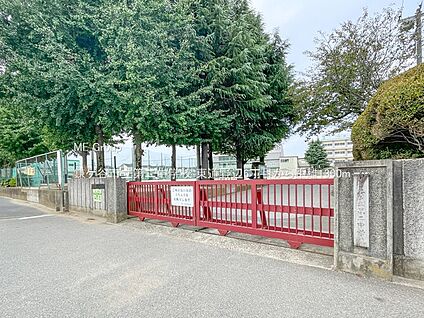 鎌ケ谷市立第二中学校 1300m