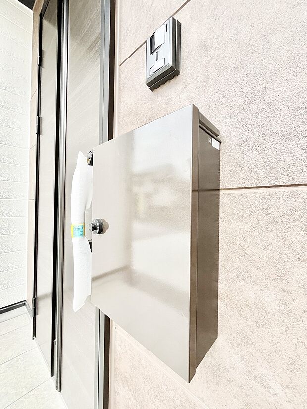 【その他現地】シンプルなデザインのポスト