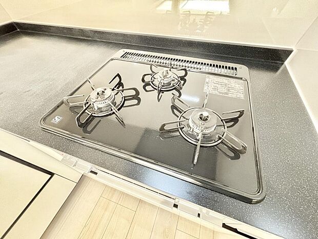 【その他設備(3口コンロ)】三口ガスコンロでお料理が一気にはかどりそう