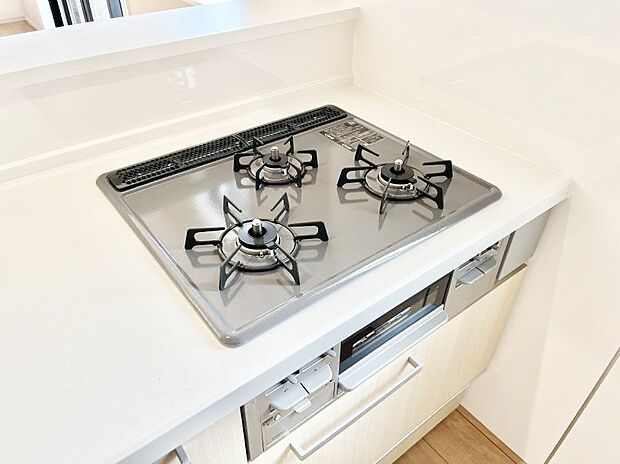 【その他設備(ガスコンロ)】三口ガスコンロでお料理が一気にはかどりそう  