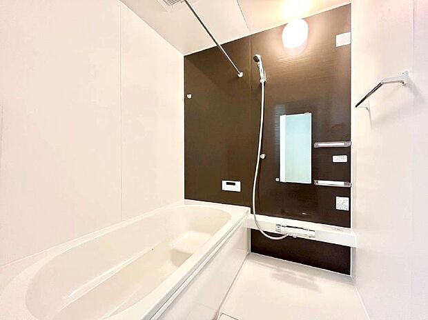 【浴室】落ち着いた雰囲気でゆっくりお寛ぎいただけるバスルーム