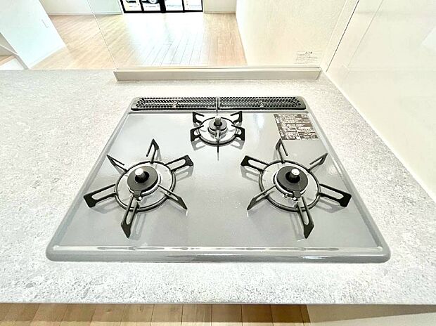 【その他設備(Ｓｉセンサーコンロ)】ガスコンロはＳｉセンサー搭載。火力調節や焦げ付き・消し忘れも防いでくれます。