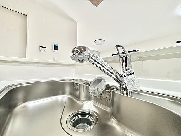 【その他設備(浄水器)】いつでも清潔なおいしいお水を。一つの水栓で水道水と浄水を使い分け。