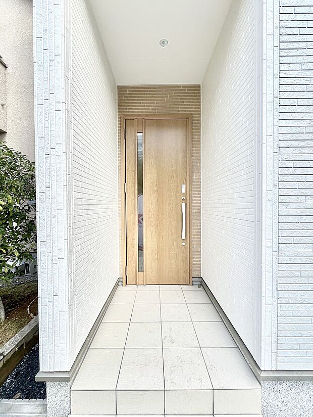 【玄関】大切な家族、来客を出迎える玄関。