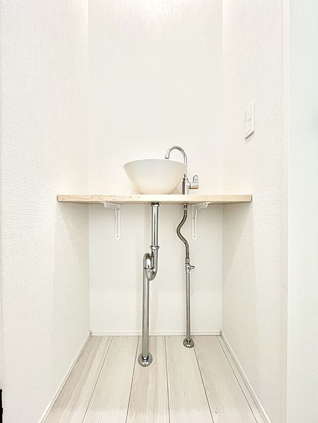 【その他設備(セカンド洗面台)】あると便利なセカンド洗面台。