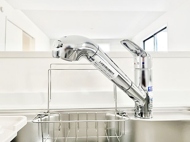 【その他設備(浄水器)】いつでも清潔なおいしいお水を。一つの水栓で水道水と浄水を使い分け。