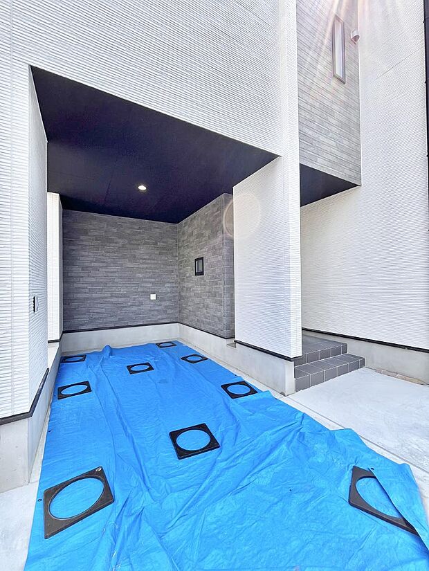 【駐車場】◆2号棟◆ビルトインタイプは大切なお車を傷や汚れから守ることができます。