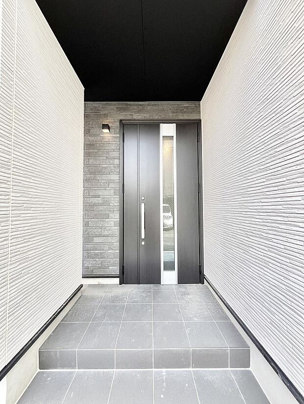 【玄関】◆2号棟◆大切な家族、来客を出迎える玄関。