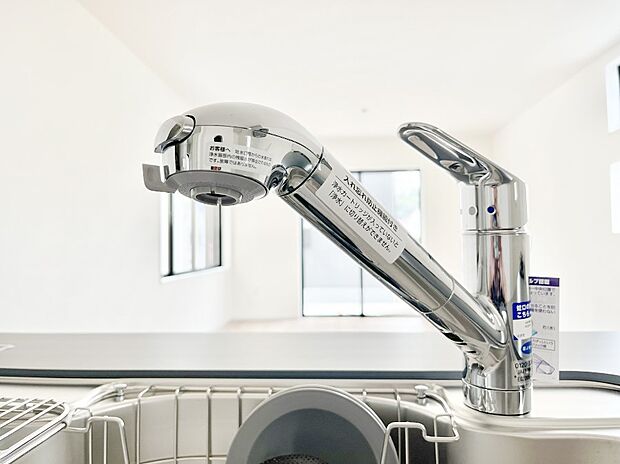 【その他設備(浄水器)】いつでも清潔なおいしいお水を。一つの水栓で水道水と浄水を使い分け。