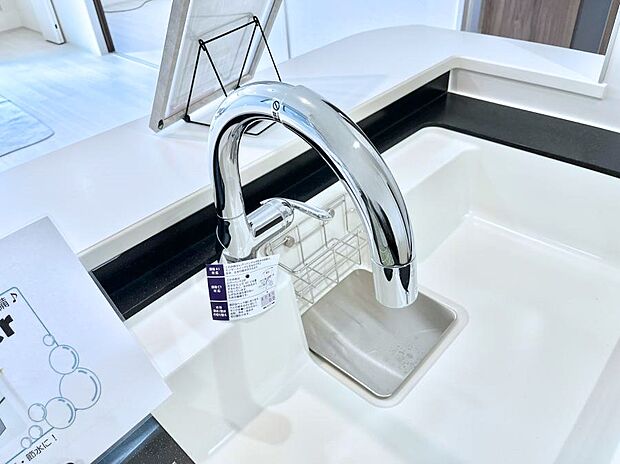 【その他設備(浄水器)】いつでも清潔なおいしいお水を。一つの水栓で水道水と浄水を使い分け。