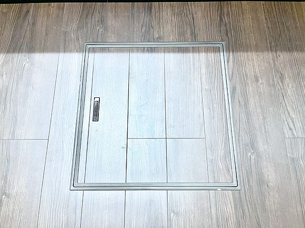 【その他設備(床下収納)】床下収納付き！日用品・非常用品の収納にも大活躍。