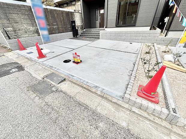 【駐車場】◆1号棟◆駐車2台可能！急なお客様の駐車に。また、ご家族の自転車スペースとしても大活躍。