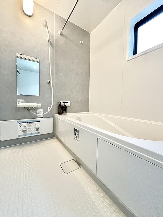 【浴室】落ち着いた雰囲気でゆっくりお寛ぎいただけるバスルーム