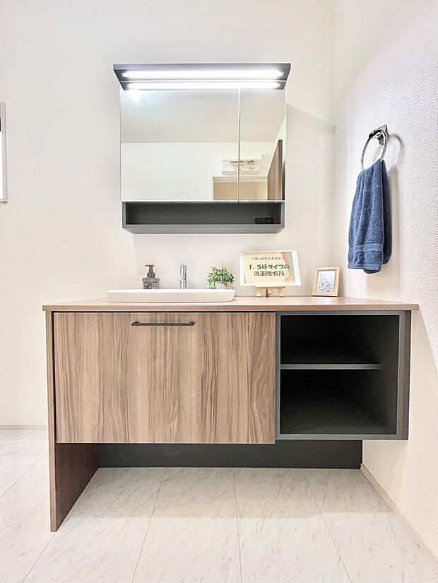 【洗面台・洗面所】明るい洗面所は毎朝の身支度も楽しくできちゃいそうです。