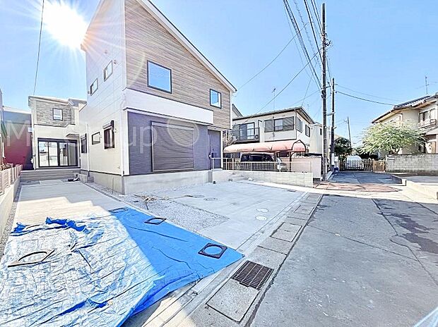 【前面道路含む現地写真】奥まった地形は、車道に面しておらず、静かでプライベート感を味わえる立地です。