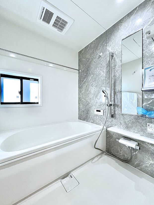 【浴室】一日の疲れを癒やす大切なバスタイム。ゆっくりとお風呂を楽しんで疲れをとりたいですね！  