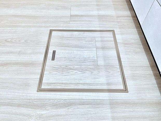 【その他設備(床下収納)】床下収納付き！日用品・非常用品の収納にも大活躍。