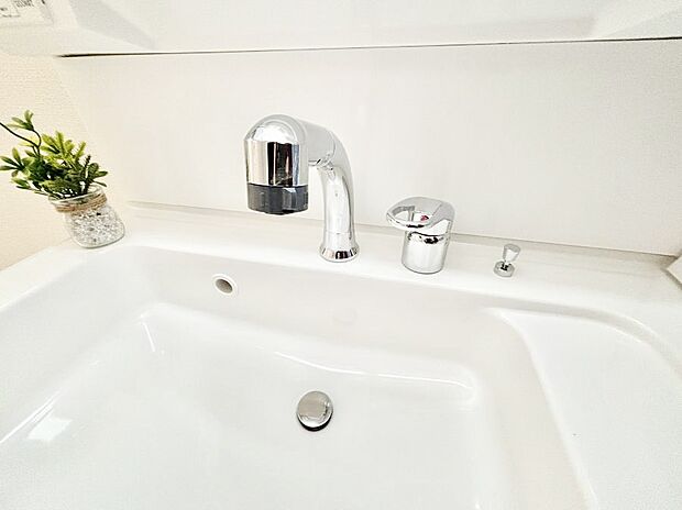 【その他設備(ハンドシャワー水栓)】ハンドシャワー付き！使いやすい洗面台。