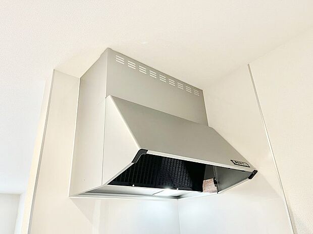 【その他設備(レンジフード)】◆A号棟◆基本的なお手入れはフィルターのみ！お手入れのしやすさも魅力です。