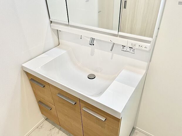 【その他設備(シャワー水栓)】ハンドシャワー付き!使いやすい洗面台。