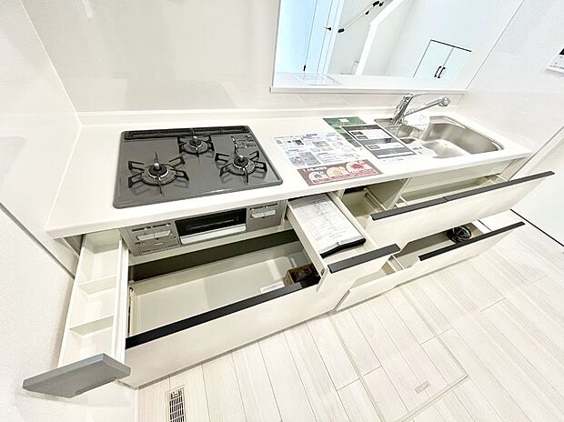 【その他設備(スライド収納)】◆１号棟◆使いやすさを優先したスライド式収納タイプ！