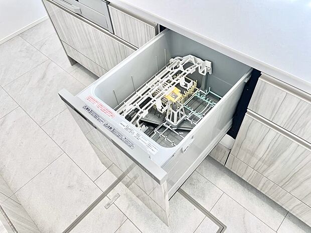 【その他設備(食洗機)】面倒なお片づけは食洗機にお任せ！家事の負担が減って、時間にも気持ちにもゆとりができます。